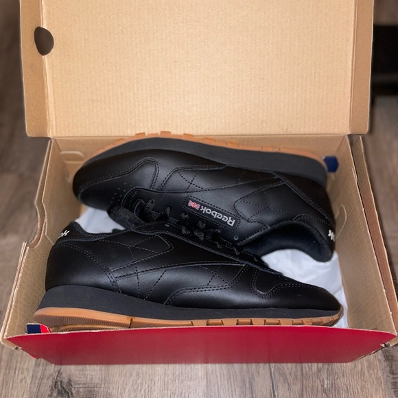 Classic Leather Reeboks - Picture 5 of 9